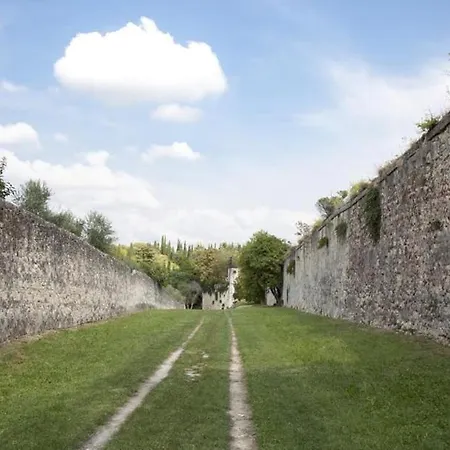 Dear George, House * Verona