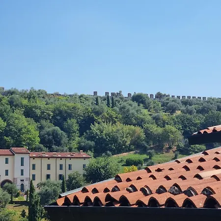 Daire Dear George, House Verona