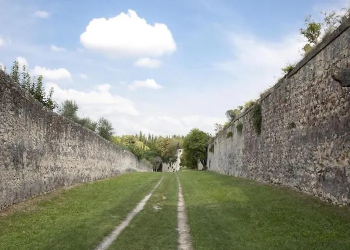 Dear George, House * Verona